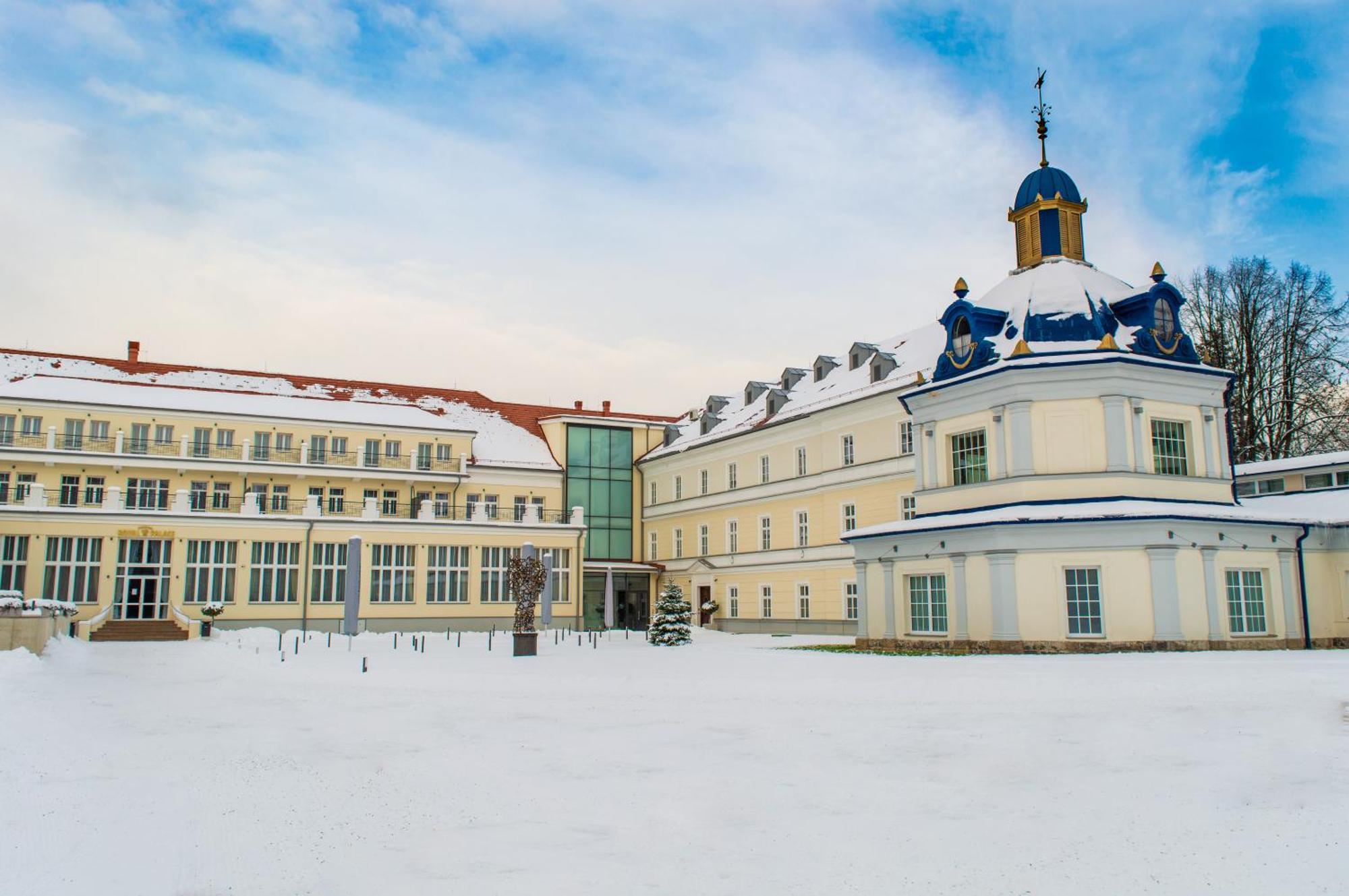 Royal Palace Turčianske Teplice Εξωτερικό φωτογραφία